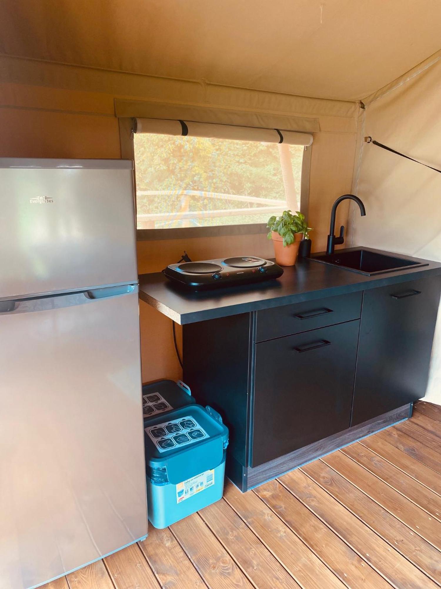 Greenvalleyglamping Sesce Pri Preboldu エクステリア 写真